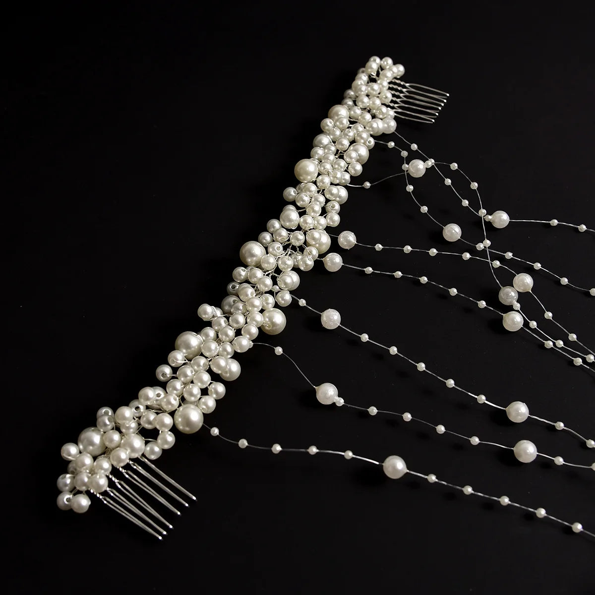 Parel Bruids Haaraccessoire – Handgemaakte Trouw Haarband met Kammen en Wavy Tassel Versiering