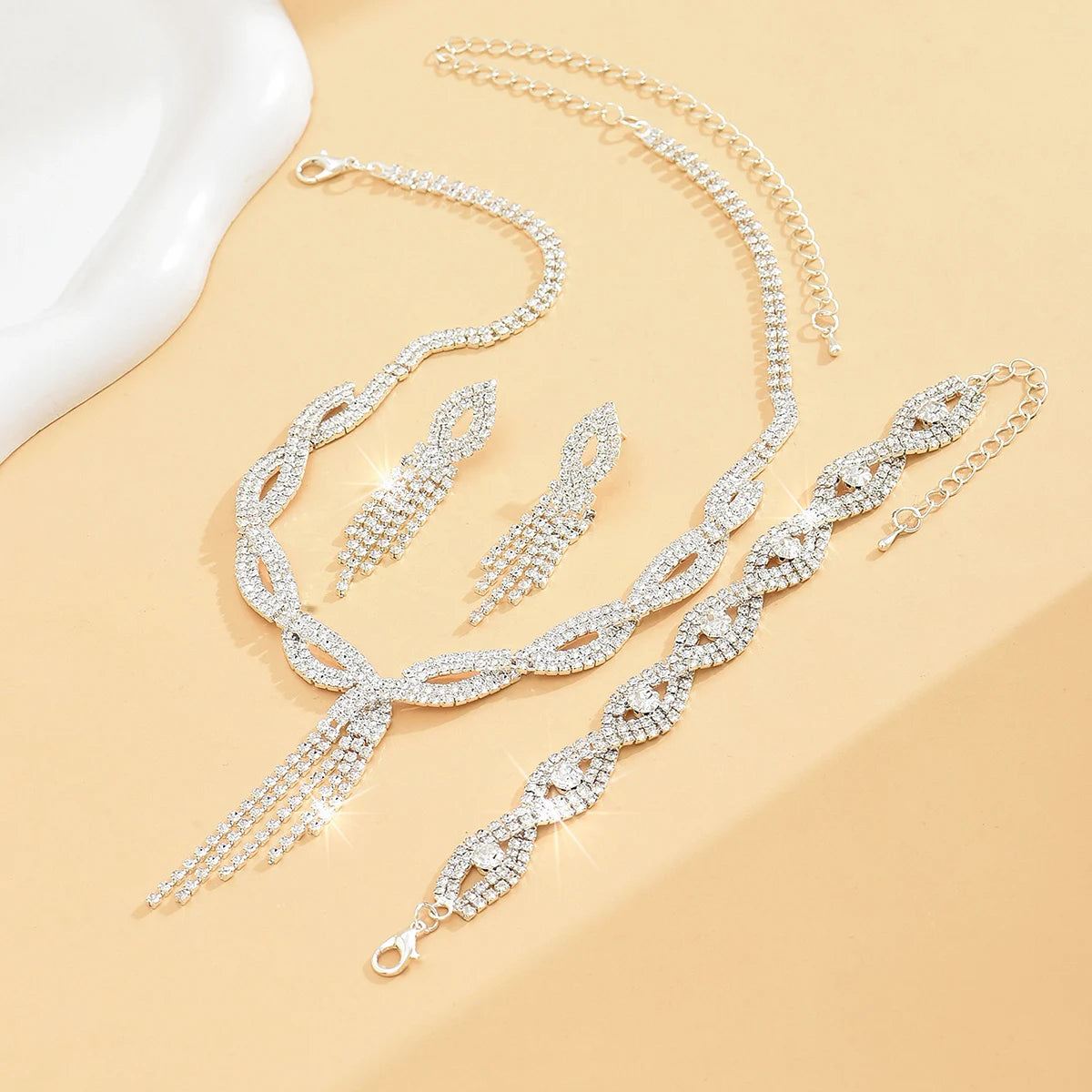 Women’s 4-Piece Jewelry Set | Claw Chain Tassel Necklace, Earrings & Bracelet