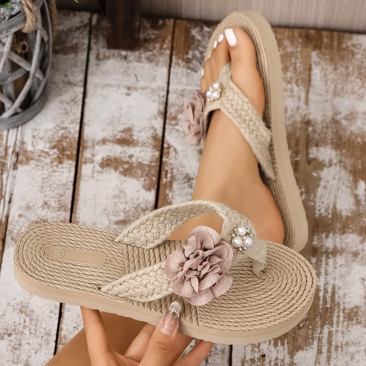 Dames Sandalen van Linnen met Bloem & Strass | Resort Slippers – Beige