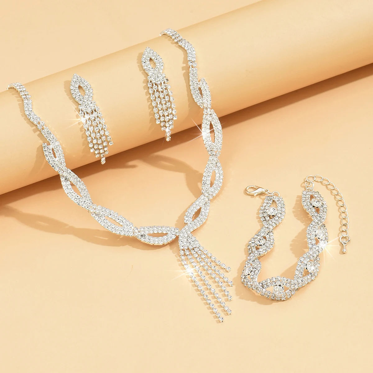 Women’s 4-Piece Jewelry Set | Claw Chain Tassel Necklace, Earrings & Bracelet