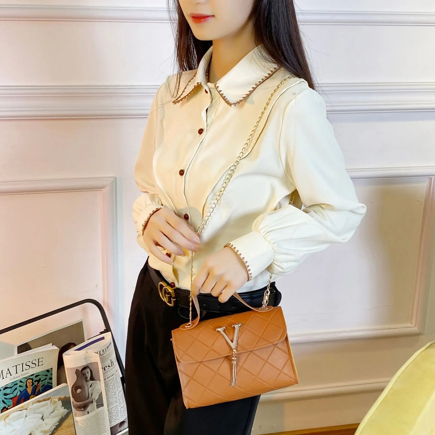 Trendy Damestas 2025 – V-vormige Geblokte Handtas met Ketting & Kwastje | Stijlvolle PU Schoudertas voor Dames | Meerdere Kleuren |