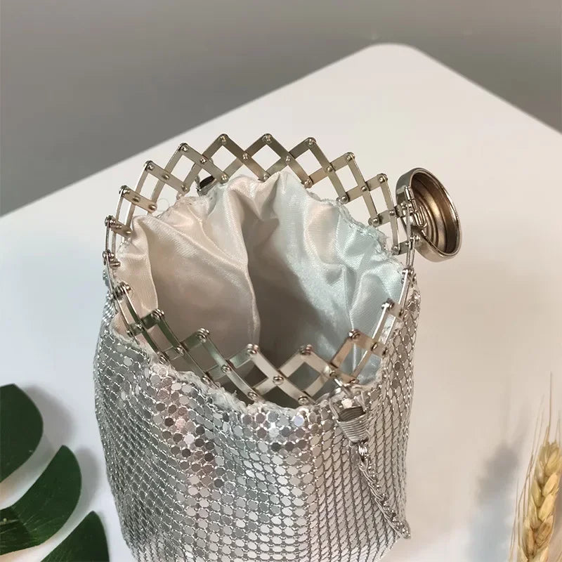 Luxe Glanzende Bucket Bag met Trekkoord | Trendy & Lichtgewicht