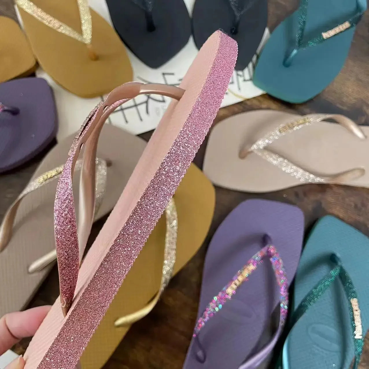 Damesslippers Havaianas – Trendy Antislip Strandslippers & Zomersandalen voor Buiten | Populaire Havaianas Slippers 2025
