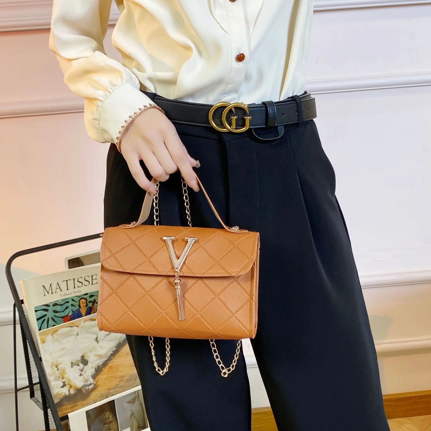 Trendy Damestas 2025 – V-vormige Geblokte Handtas met Ketting & Kwastje | Stijlvolle PU Schoudertas voor Dames | Meerdere Kleuren |