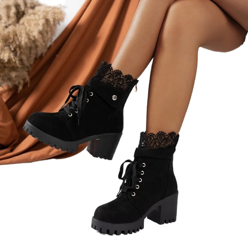 Zwarte Dames Enkellaarsjes met Kant en Hak – Elegante Nubuck Winter Boots met Vetersluiting